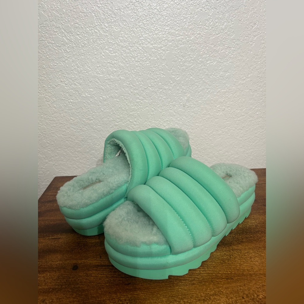 UGG Women's Maxi Slide in Vibrant Green - Picture 2 of 4